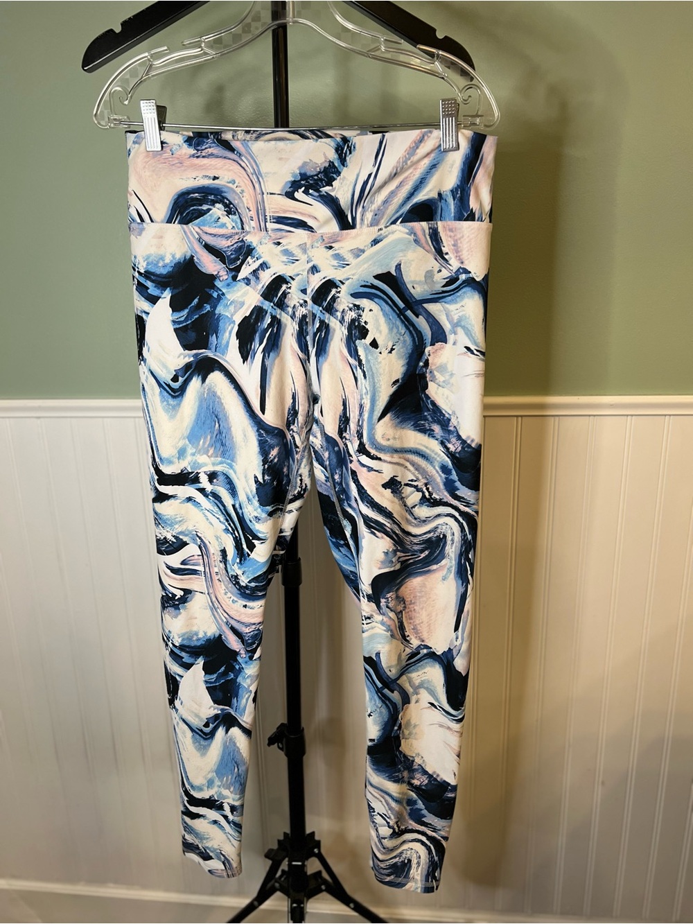 Fabletics Marble-Print Leggings in Blue & Pink. Size XL